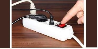 ¿Por qué es indispensable desconectar la corriente eléctrica los aparatos eléctricos?